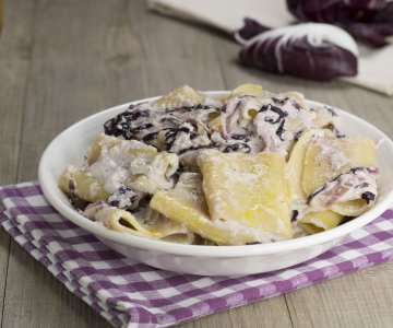 Paccheri with radicchio and fontina fondue