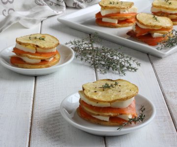 Potato towers with salmon and provola cheese