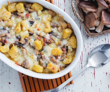 Baked gnocchi with mushrooms