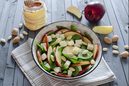 Apple and Spinach Salad