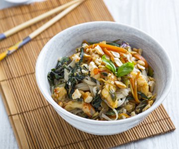 Noodles with shrimp and vegetables