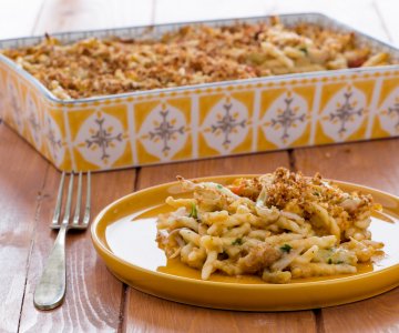 Baked trofie with squid and cauliflower