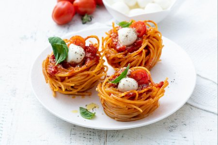 Caprese nests of spaghetti