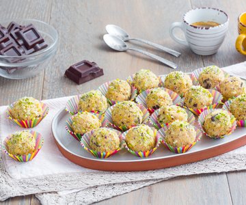 Gluten-free ricotta and chocolate truffles