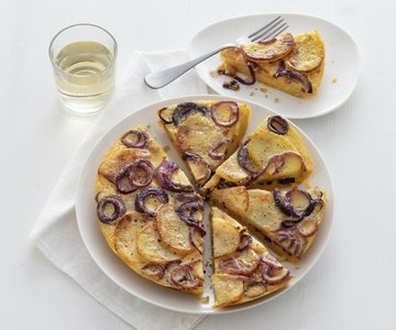 Fake omelette with potatoes and onions
