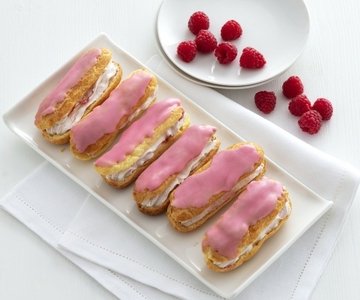 Raspberry Eclair Cheesecake