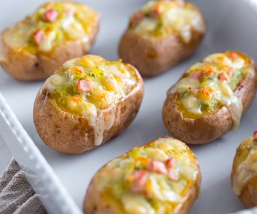 Stuffed potatoes with ham and cheese