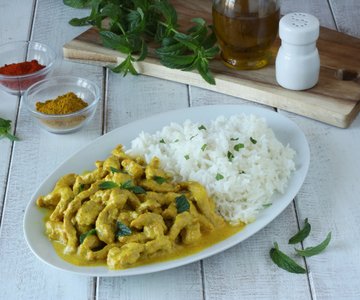 Chicken slices with curry