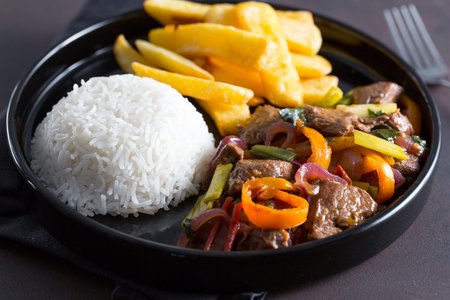 Lomo saltado