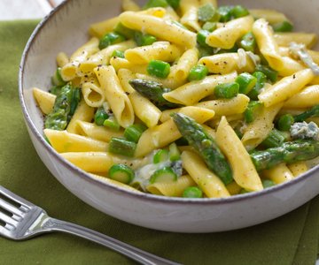Garganelli with asparagus and gorgonzola