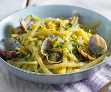 Scialatielli with asparagus and clams