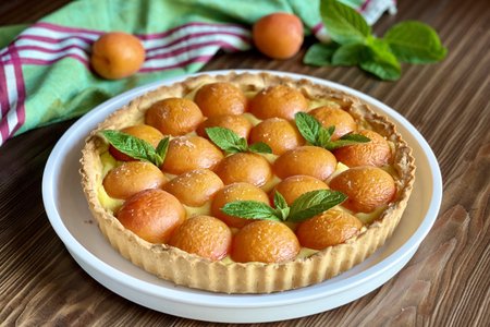Apricot Tart with Cream