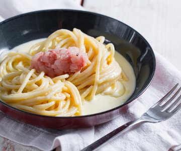 Spaghetti with Monte Veronese sauce and sea bass tartare