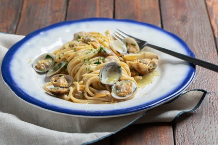 Spaghetti with Clams and Lemon