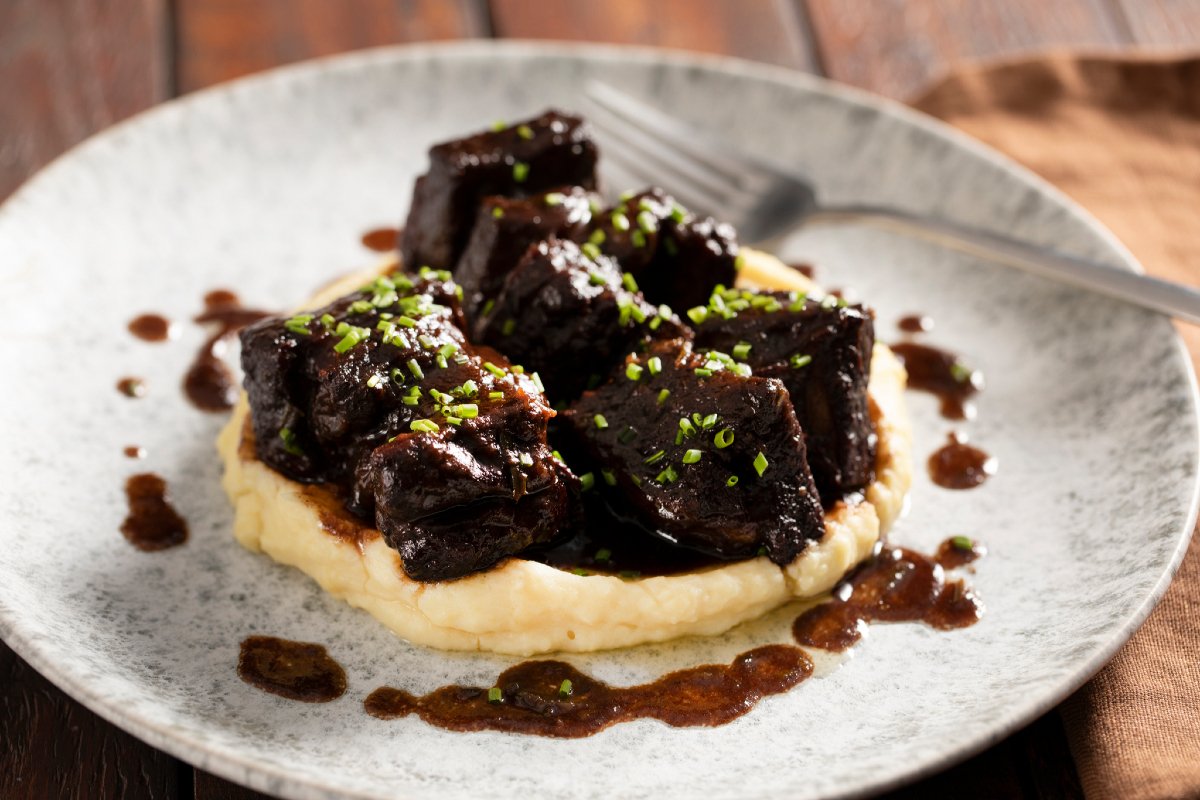 Braised Short Ribs with Mashed Potatoes