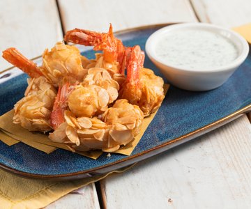 Shrimps in almond crust