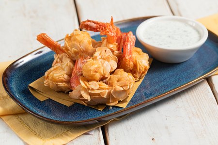 Shrimps in almond crust