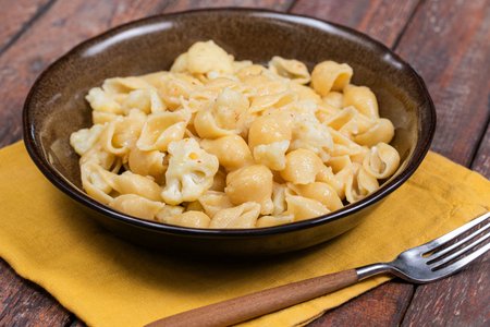 Pasta with cauliflower