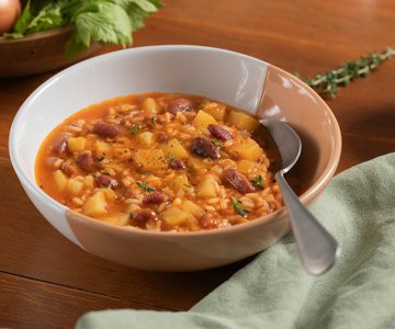 Rice soup with legumes