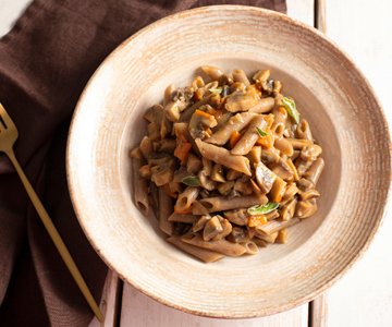 Buckwheat penne with wok mushrooms