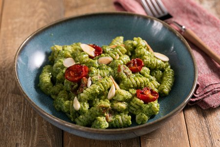 Cold pasta with arugula pesto and cherry tomatoes