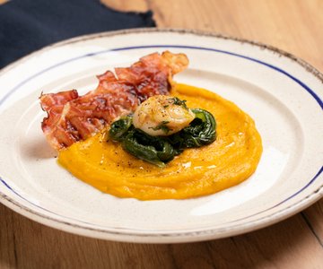Scallops on Pumpkin Cream with Herbs and Speck
