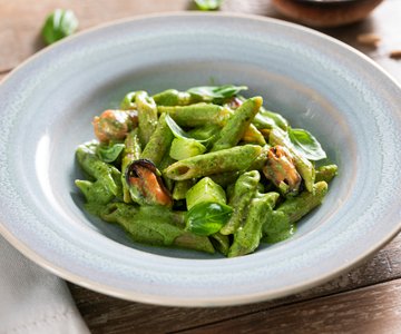 Pasta with pesto, mussels, and potatoes