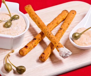 Breadsticks with tuna cream and caper flowers