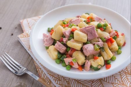Gnocchi with seasonal vegetables and tuna