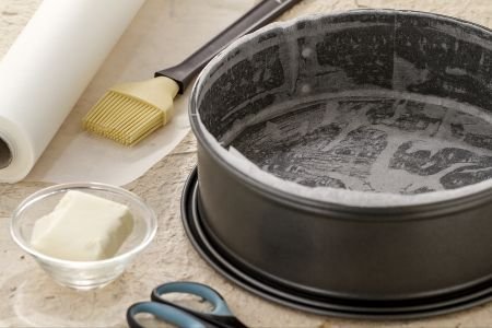 How to line a cake tin with parchment paper