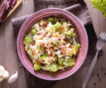 Pasta with Romanesco broccoli and bacon
