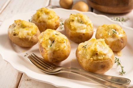 Jacket potatoes with taleggio and leeks