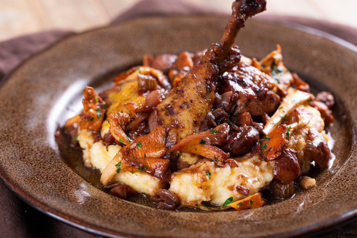 Chicken stew with chestnuts and mushrooms