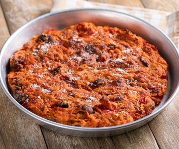 Asymmetric Tomato Pizza