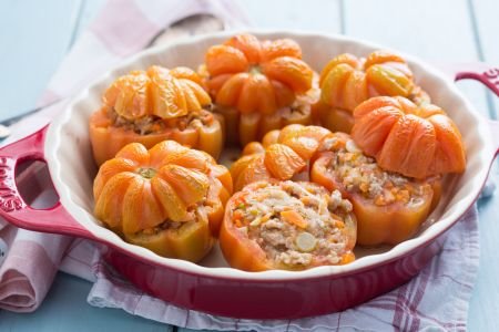 Meat-stuffed tomatoes