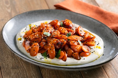 Carrots in butter and yogurt with smoked curry