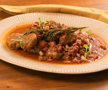 Meatballs in tomato sauce