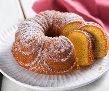 Lactose-free bundt cake