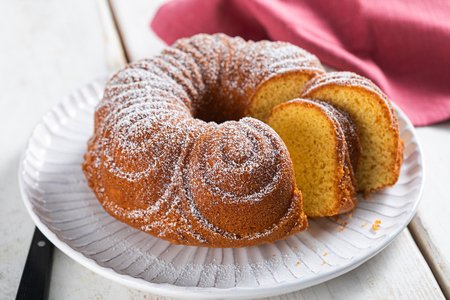 Lactose-free bundt cake