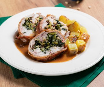 Rabbit roulade with pine nuts and raisins