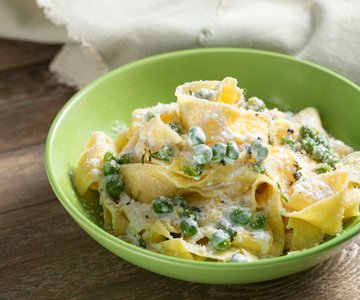 Creamy pasta with peas