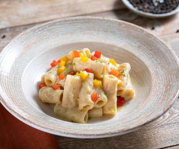 Creamy chickpea and roasted pepper pasta