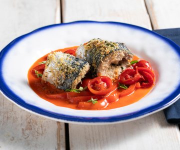 Mackerel and bell pepper rolls